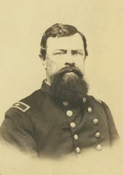 Borstbeeld portret van een man in uniform